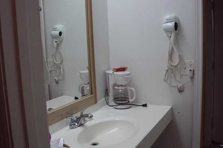 Room 5 of 10