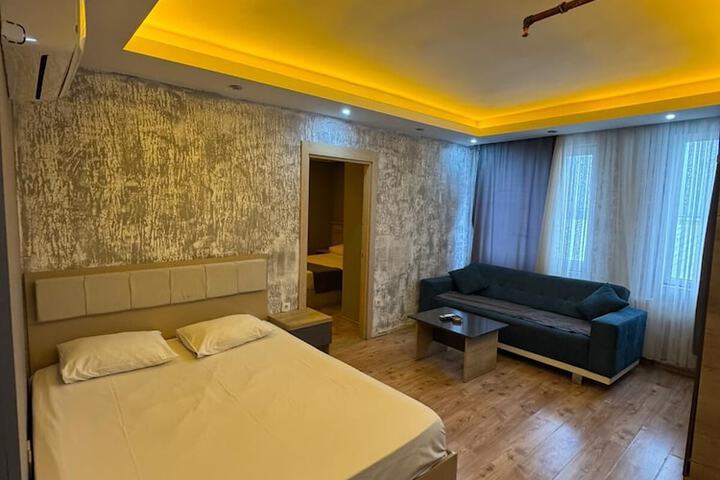 Room 6 of 9