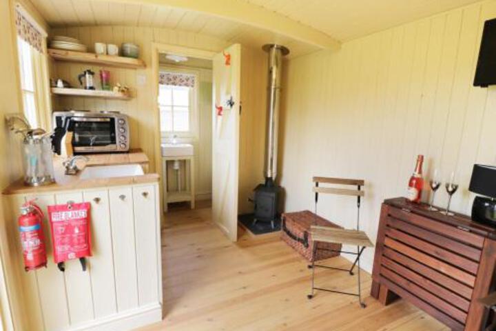 Hannahs Hide Wigton