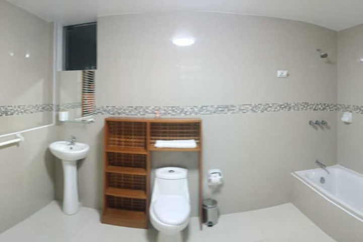 Room 27 of 40