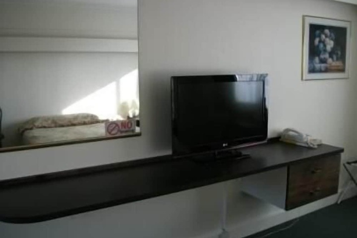 Room 15 of 21