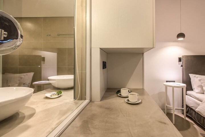 Room 9 of 50