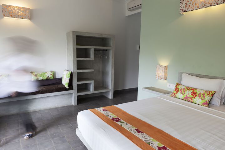 Room 4 of 37