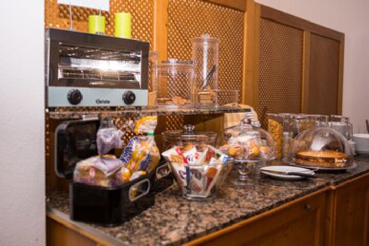 Breakfast/Coffee Service 17 of 40