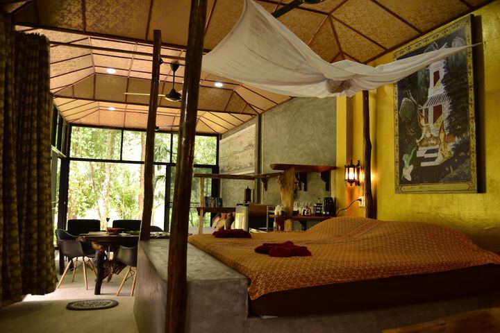 Room 5 of 65