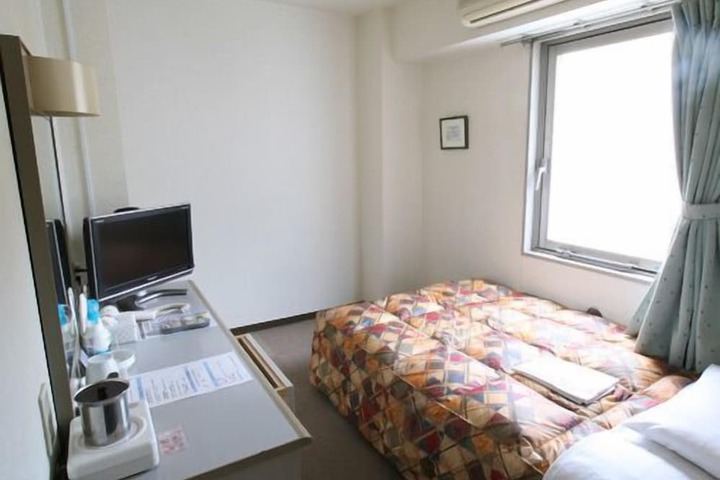 Room 2 of 5
