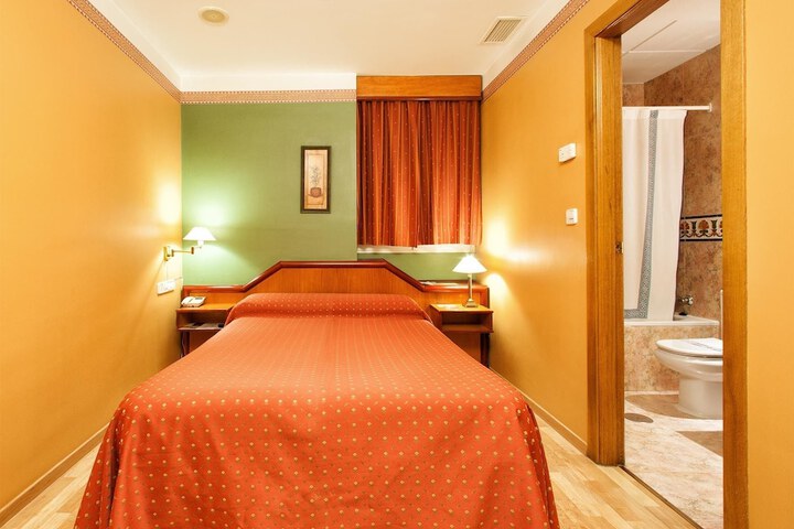 Room 3 of 17