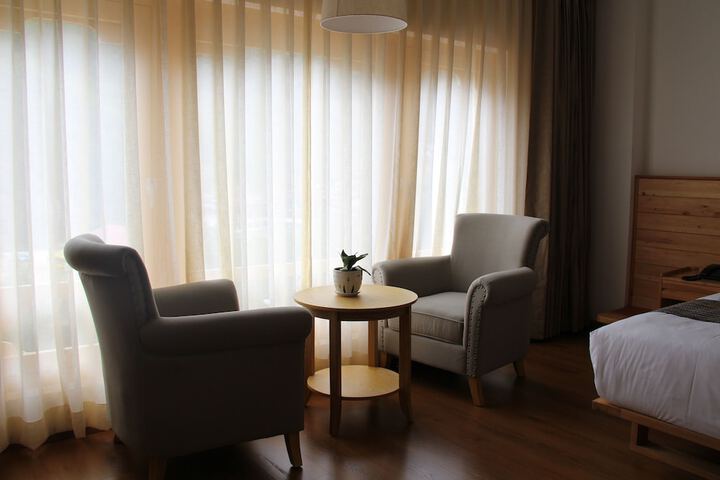Room 8 of 18