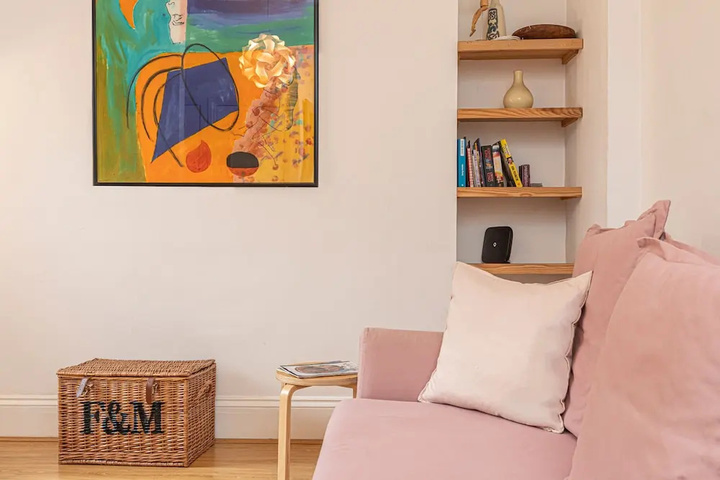 Room 4 of 18