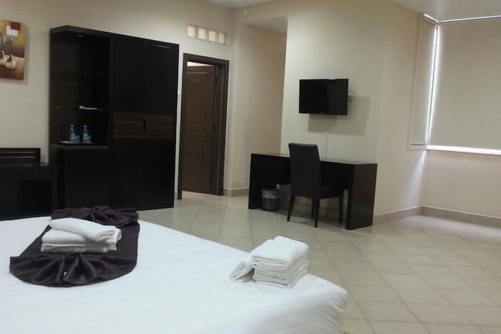 Room 10 of 24