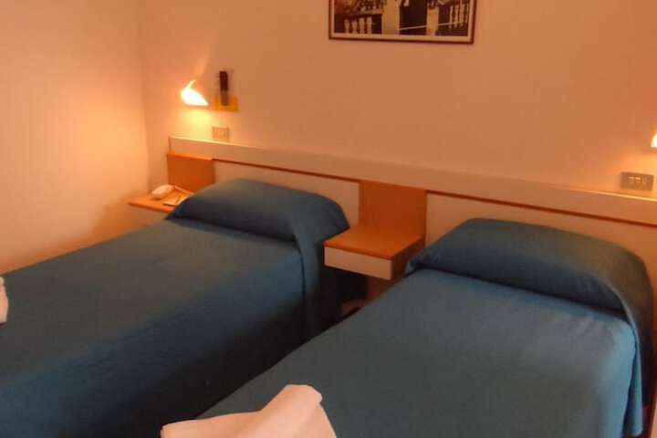 Room 12 of 35
