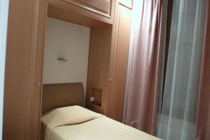Room 13 of 40