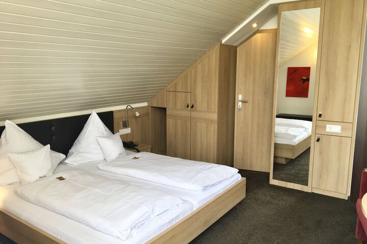 Room 6 of 19