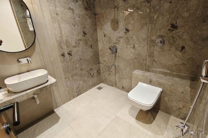 Room 15 of 34