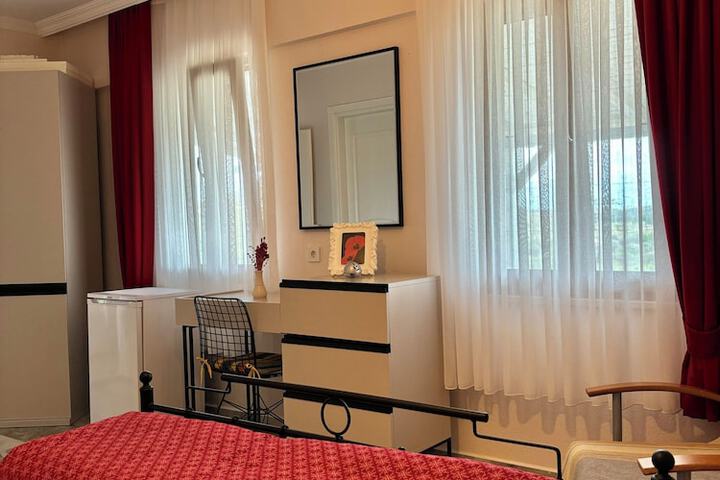 Room 10 of 108