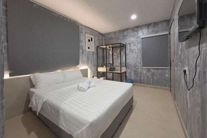 Room 15 of 29