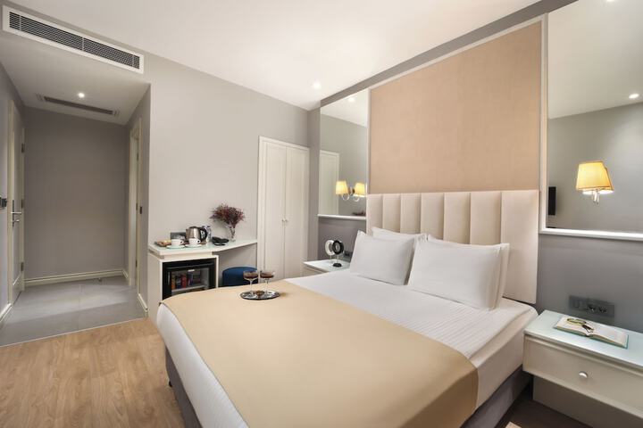Room 6 of 35