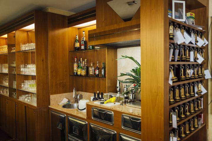 Lounge 74 of 86