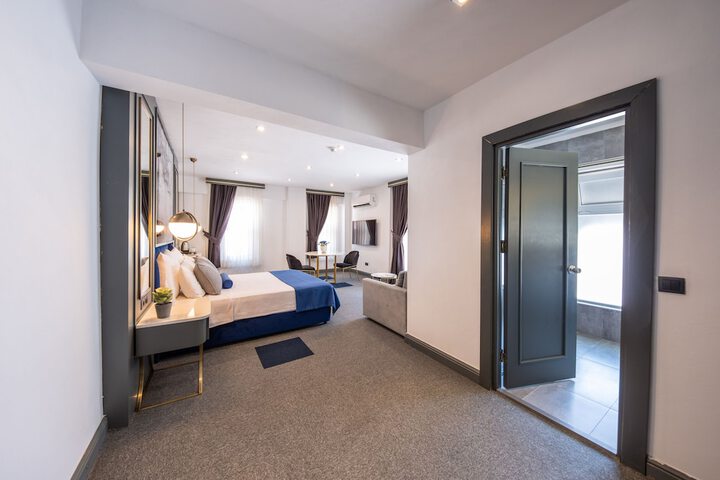 Room 3 of 64