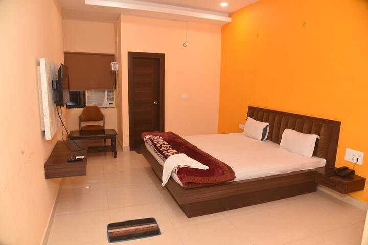 Room 4 of 15