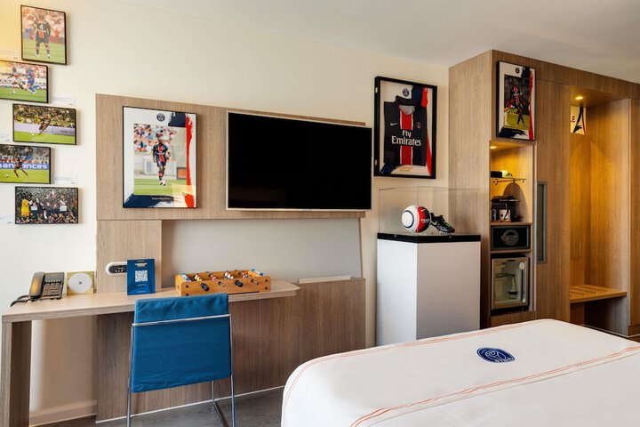 Room 18 of 93