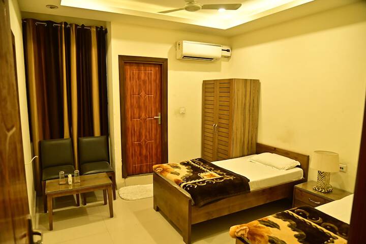 Room 4 of 6