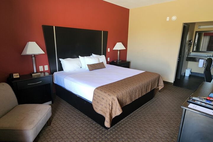 Room 8 of 10