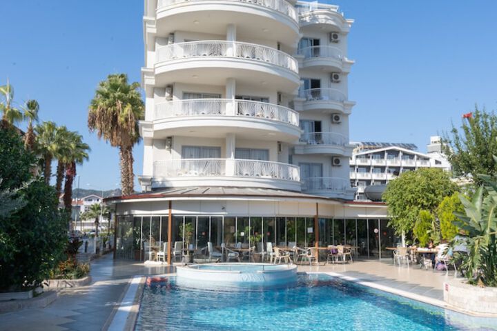 Pool Hotel