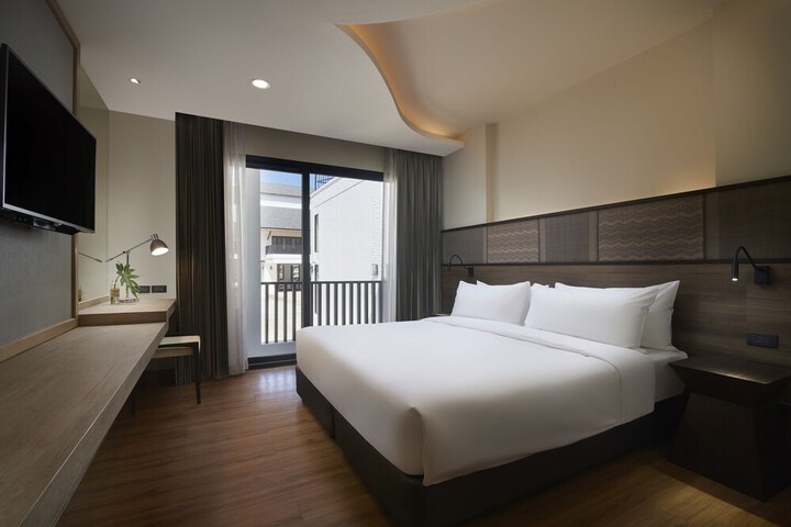 Room 5 of 42