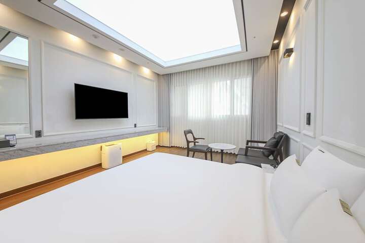 Room 30 of 77