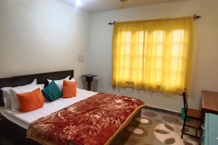 Room 8 of 10