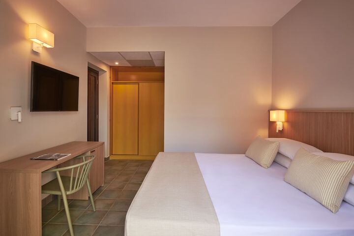 Room 5 of 25