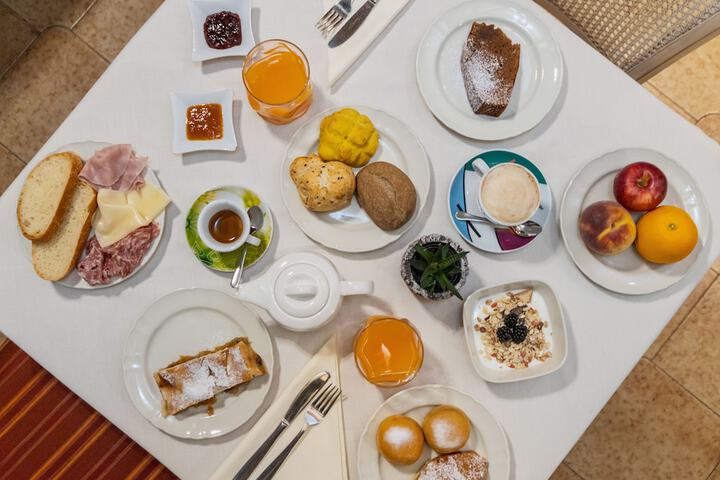 Breakfast/Coffee Service 40 of 53