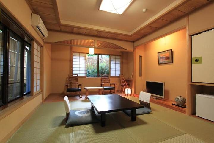 Room 10 of 20