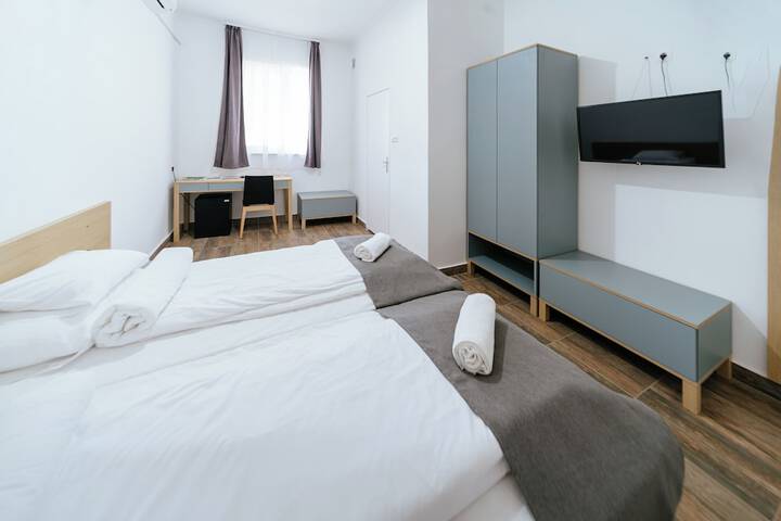 Room 9 of 46