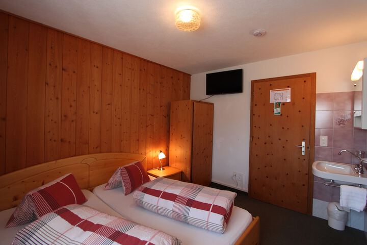 Room 15 of 73
