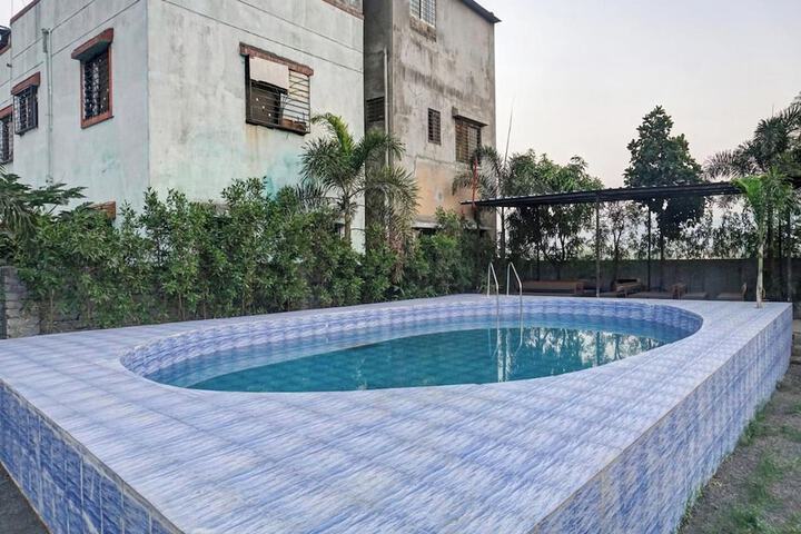 Pool 20 of 25