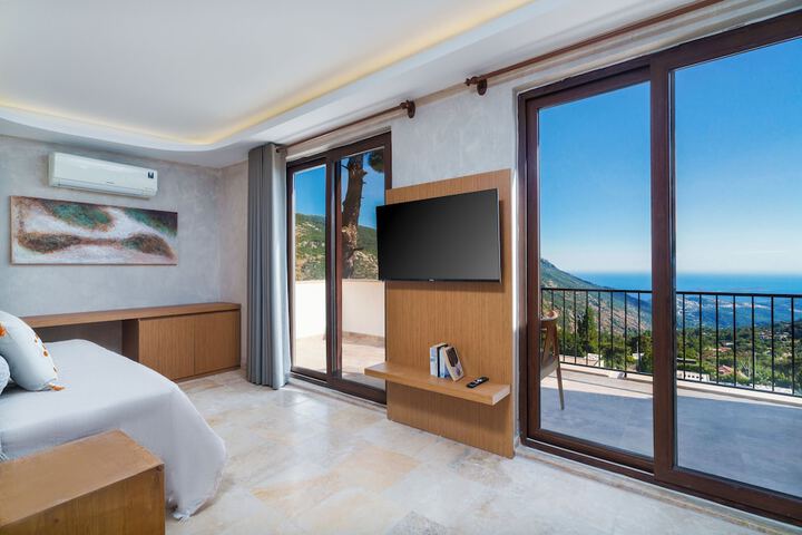Room 11 of 74