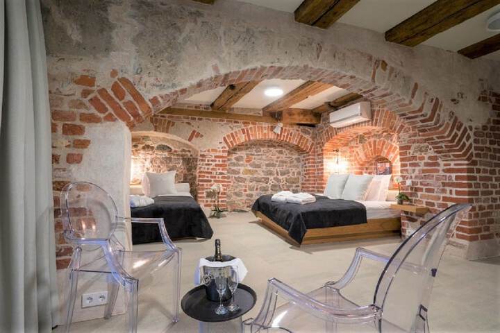 Room 9 of 45