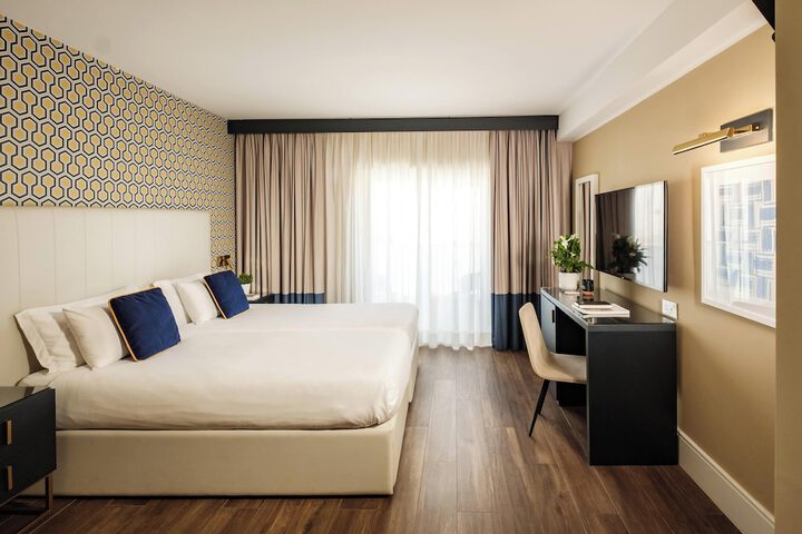 Room 14 of 32