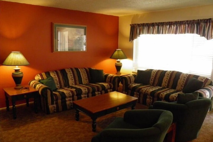 Room 9 of 12