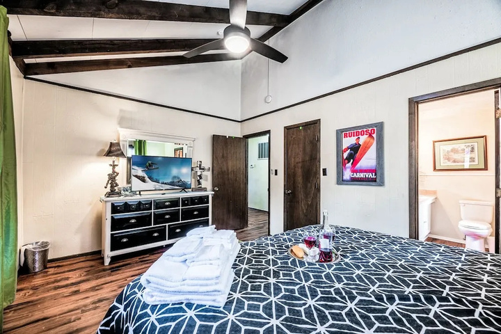 Room 4 of 18