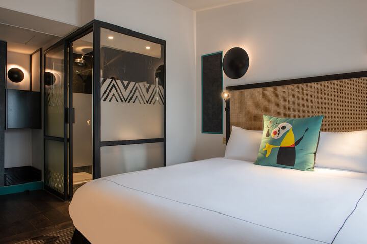 Room 18 of 47