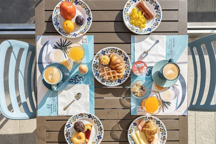 Breakfast/Coffee Service 27 of 42