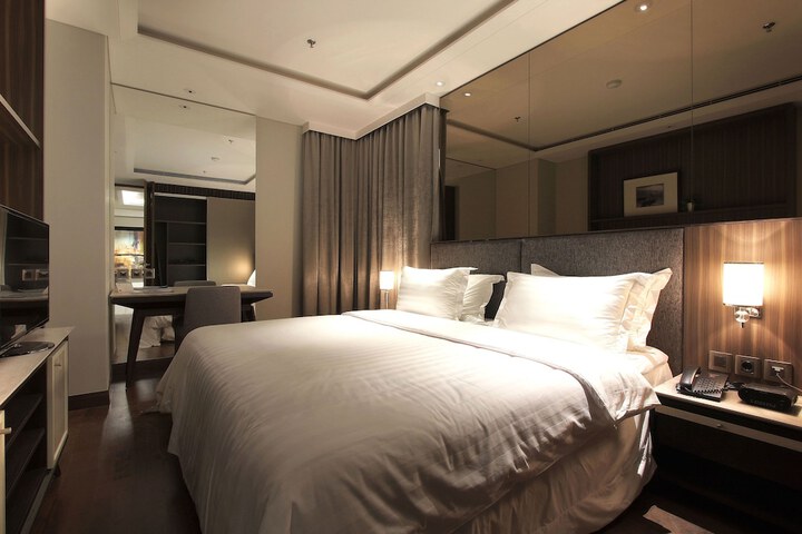 Room 9 of 40