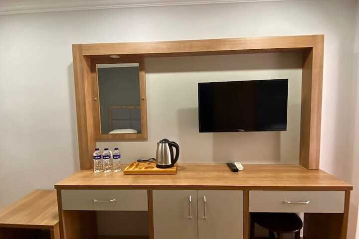 Room 6 of 27