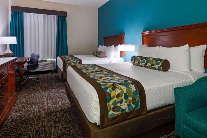 2 Queen Beds (6 of 13)