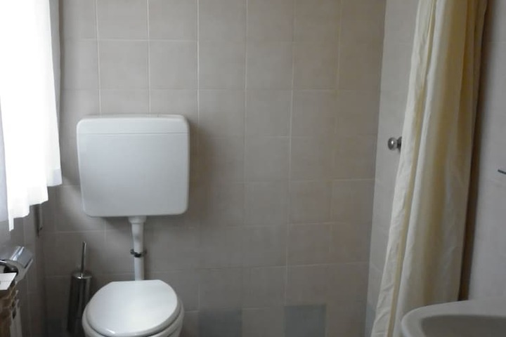 Room 10 of 26