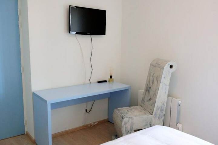Room 4 of 14