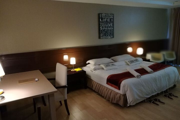 Room 5 of 32